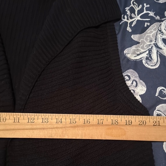 Black Ribbed Knit Vest - Picture 6 of 7